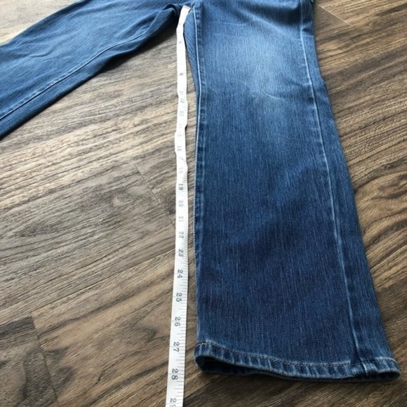 L.L. Bean Classic Fit Straight Leg Mid-Rise Medium Wash Size 4 - Picture 7 of 9